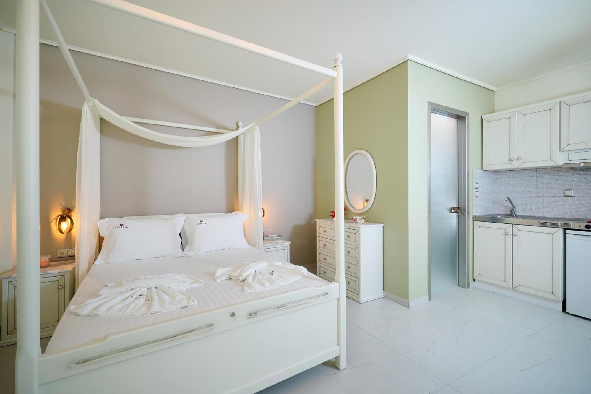 Lobelia Luxury Suites Chrysi Ammoudia Exterior photo